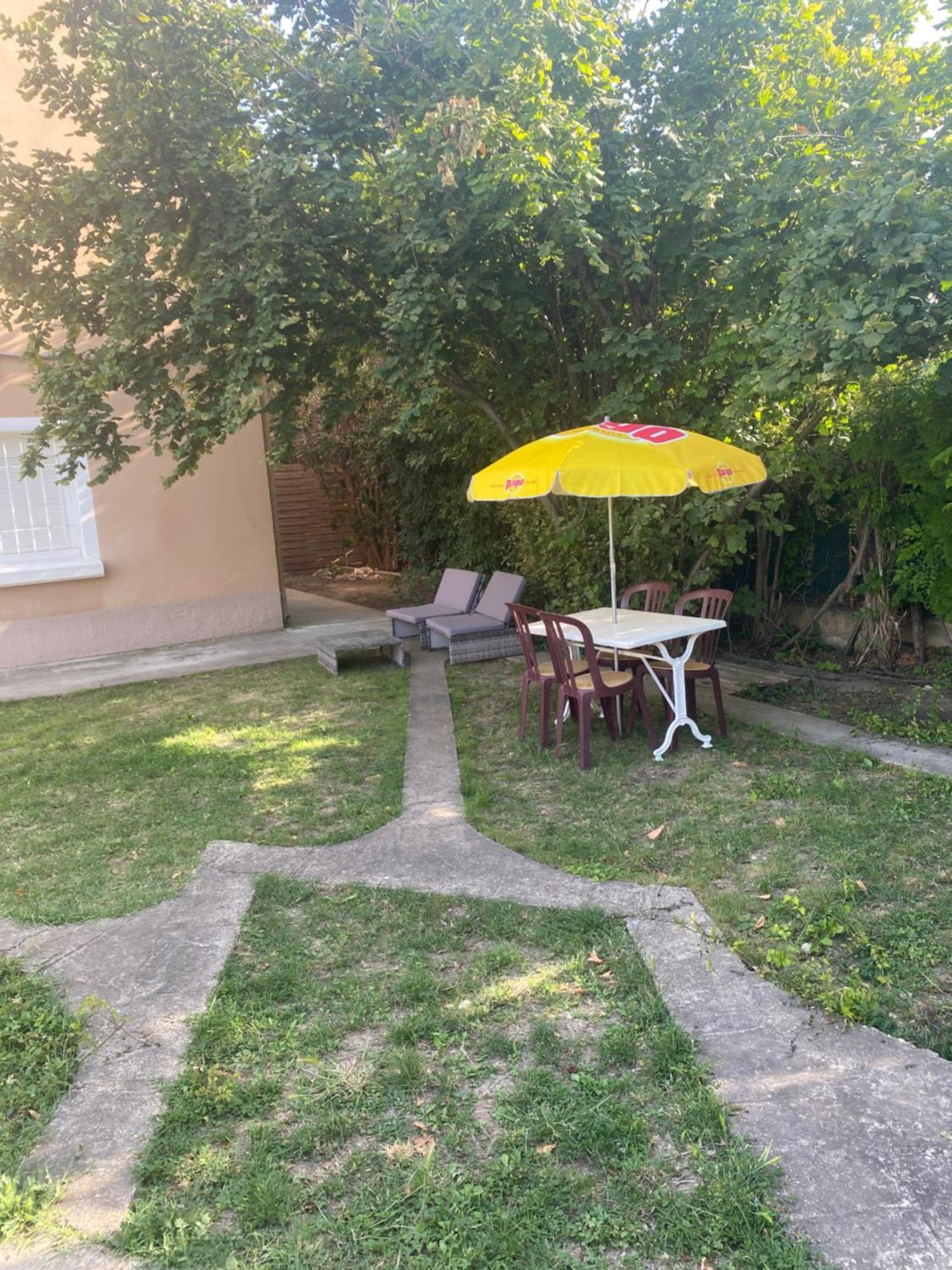 Spa Jardin Prive T3 Independant Dans Villa Morieres-les-Avignon Exterior foto
